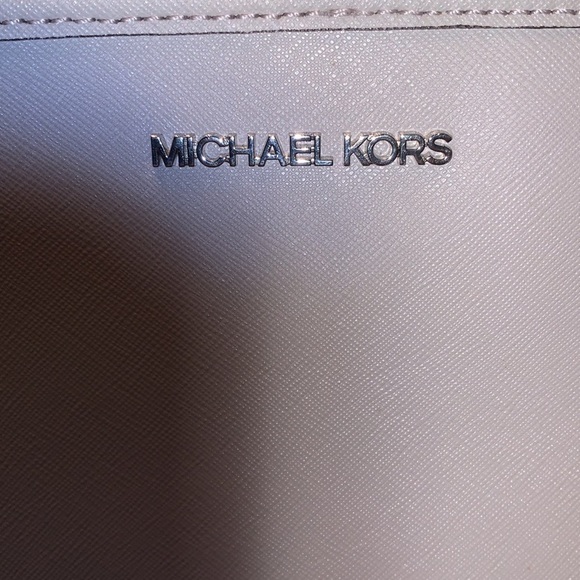 Great condition Michael Kors bag. - Picture 5 of 9